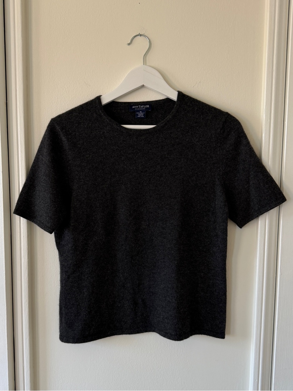 ANN TAYLOR Cashmere Gray Tee - Size Medium